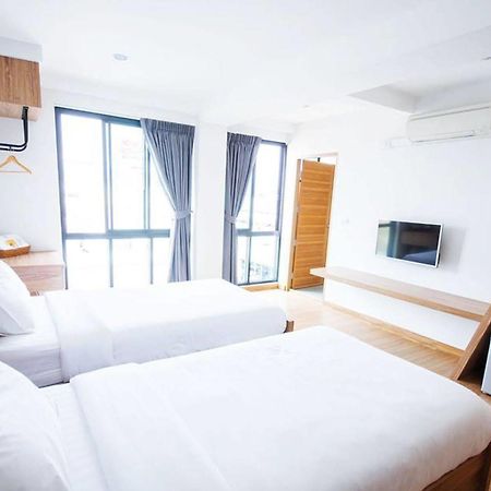 The Logbook Room And Cafe' Chonburi Extérieur photo
