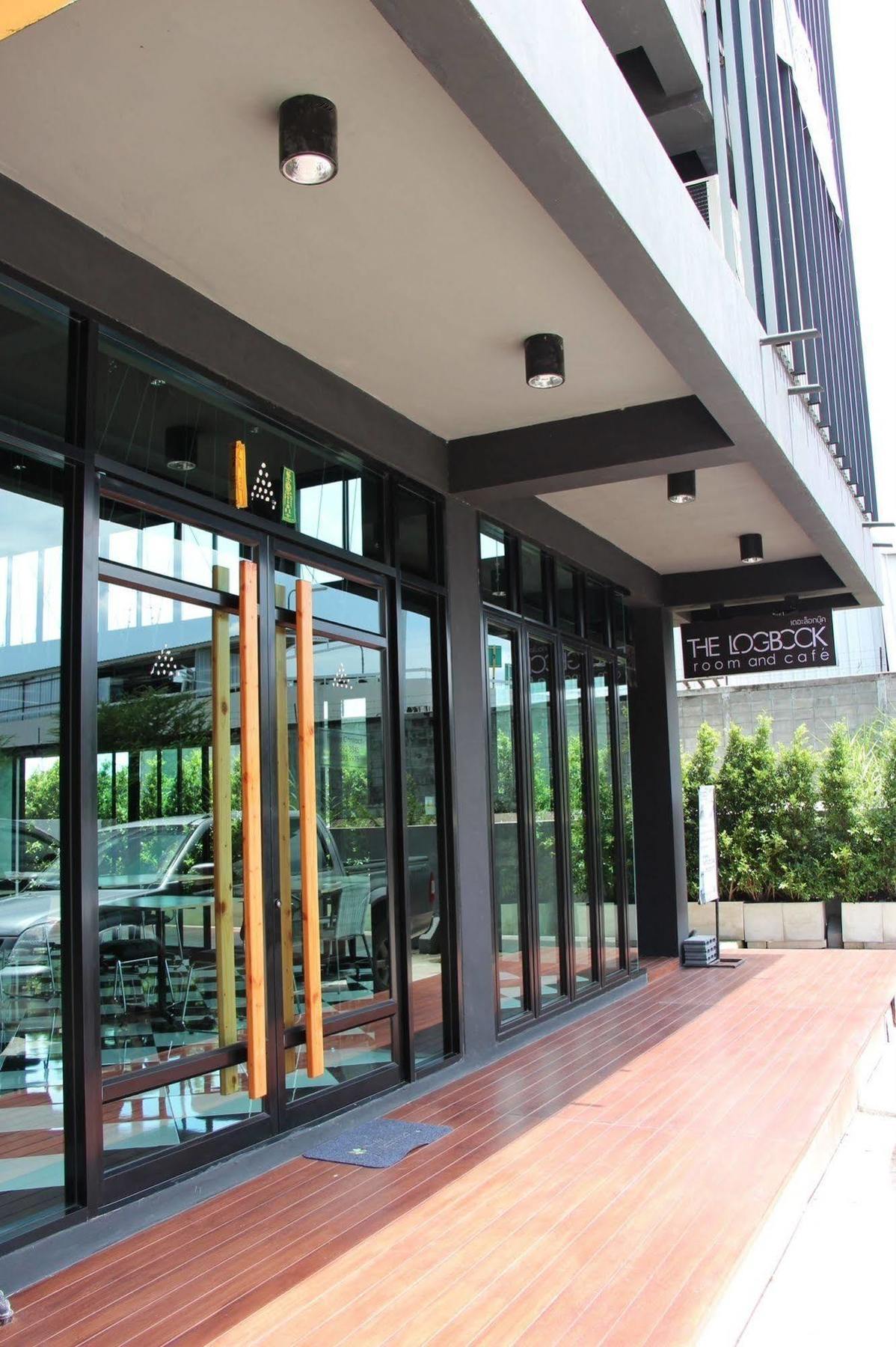 The Logbook Room And Cafe' Chonburi Extérieur photo