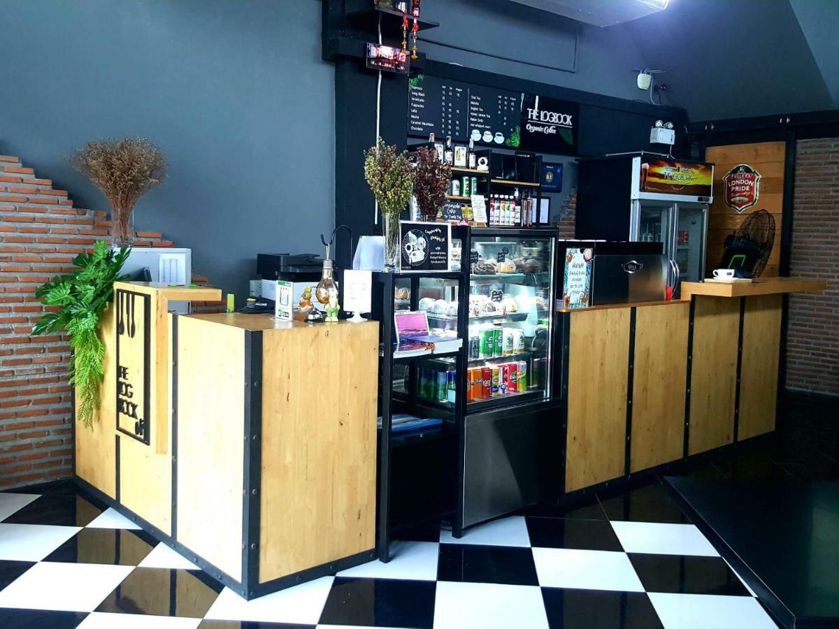 The Logbook Room And Cafe' Chonburi Extérieur photo