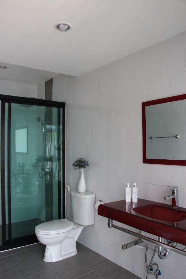 The Logbook Room And Cafe' Chonburi Extérieur photo